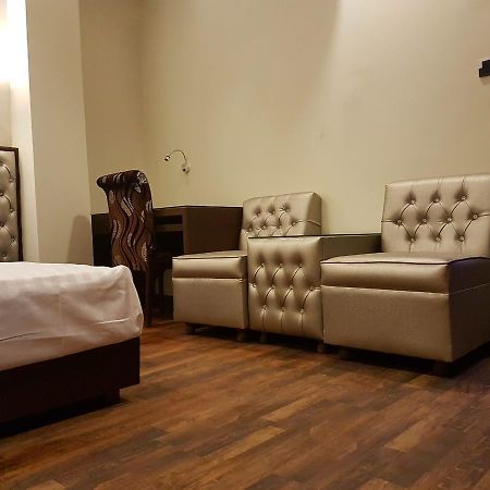 Khayyam Hotel Faisalabad Exterior photo