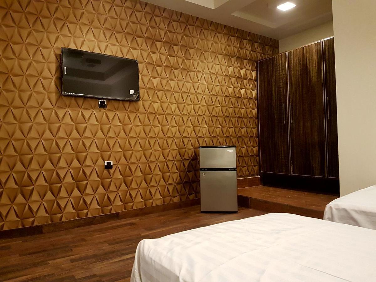 Khayyam Hotel Faisalabad Exterior photo