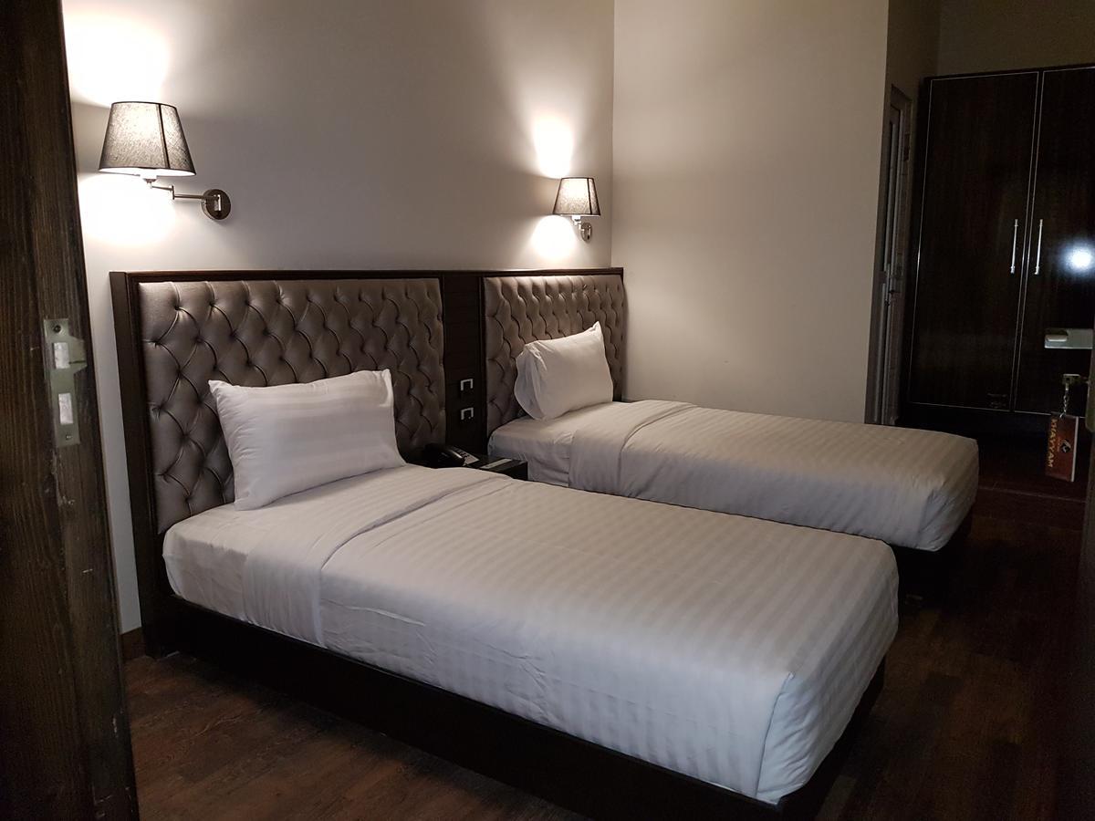 Khayyam Hotel Faisalabad Exterior photo