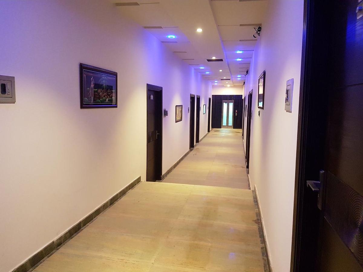 Khayyam Hotel Faisalabad Exterior photo