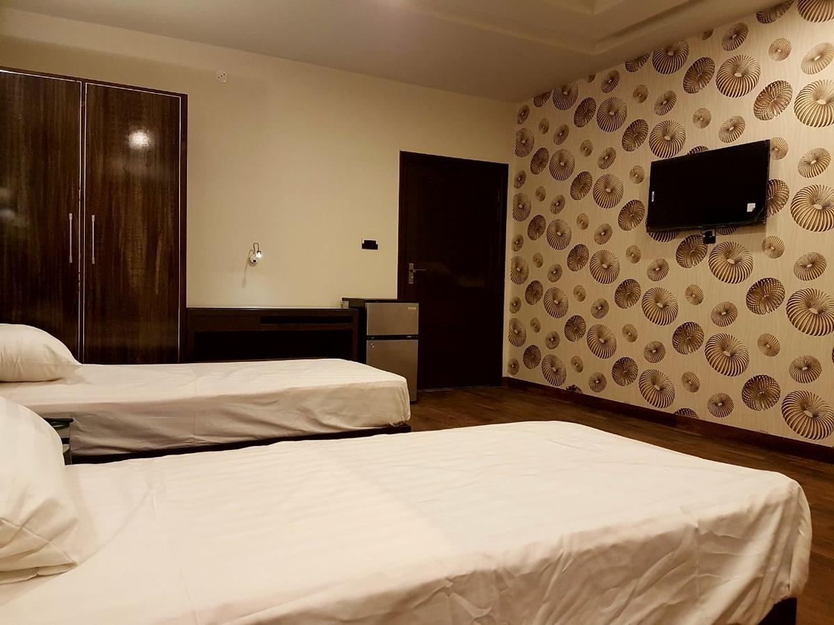 Khayyam Hotel Faisalabad Exterior photo