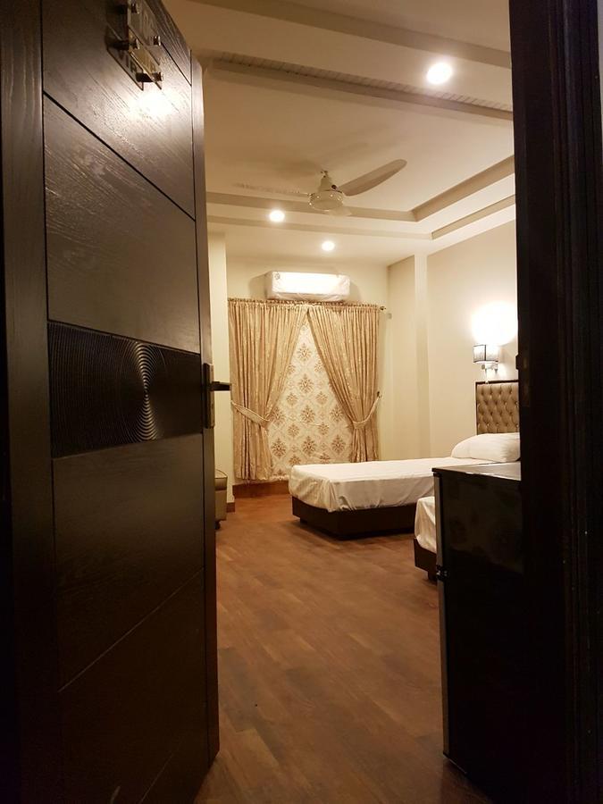 Khayyam Hotel Faisalabad Exterior photo